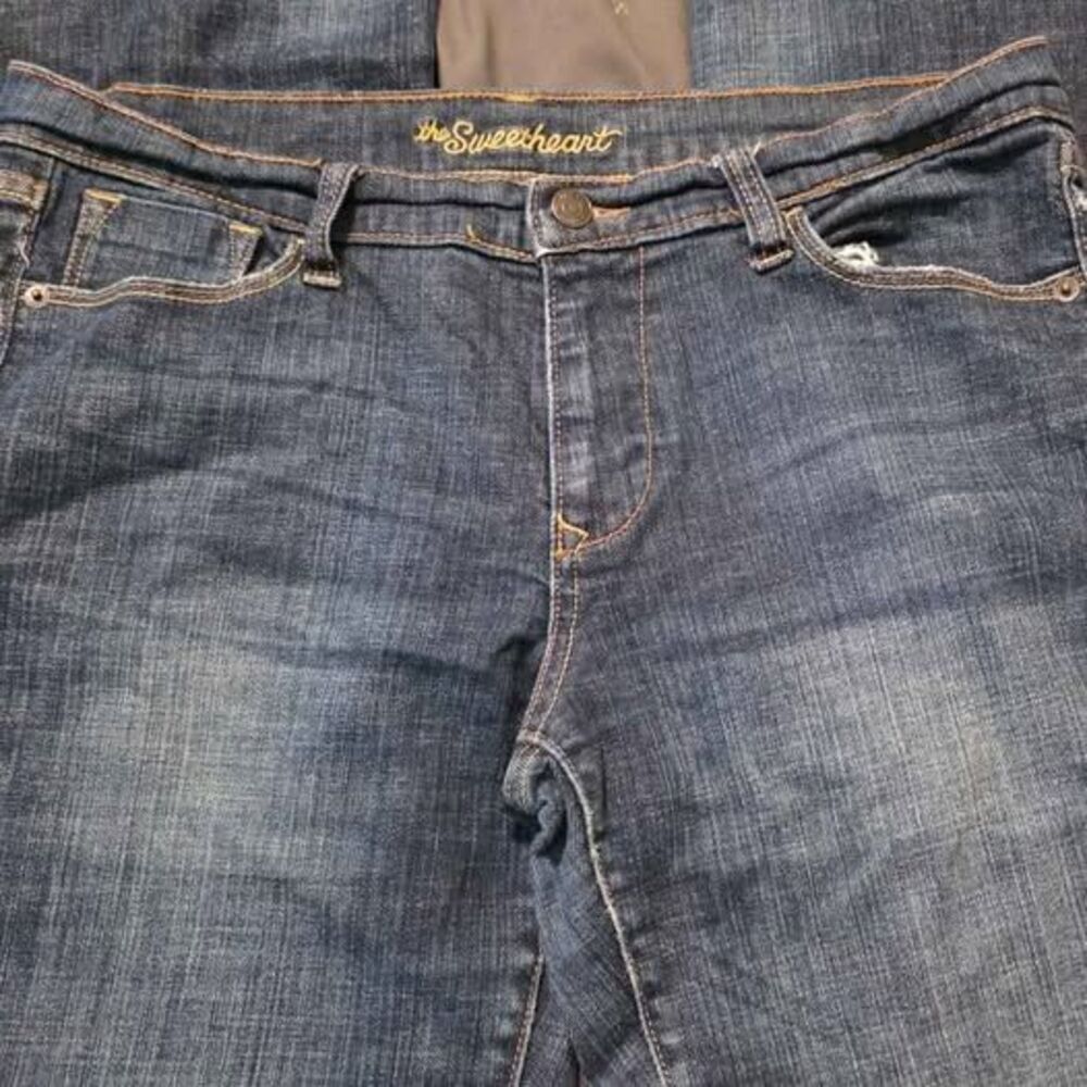Womens Like New Old Navy Sweetheart jeans (waist is 17 and length is 31)
